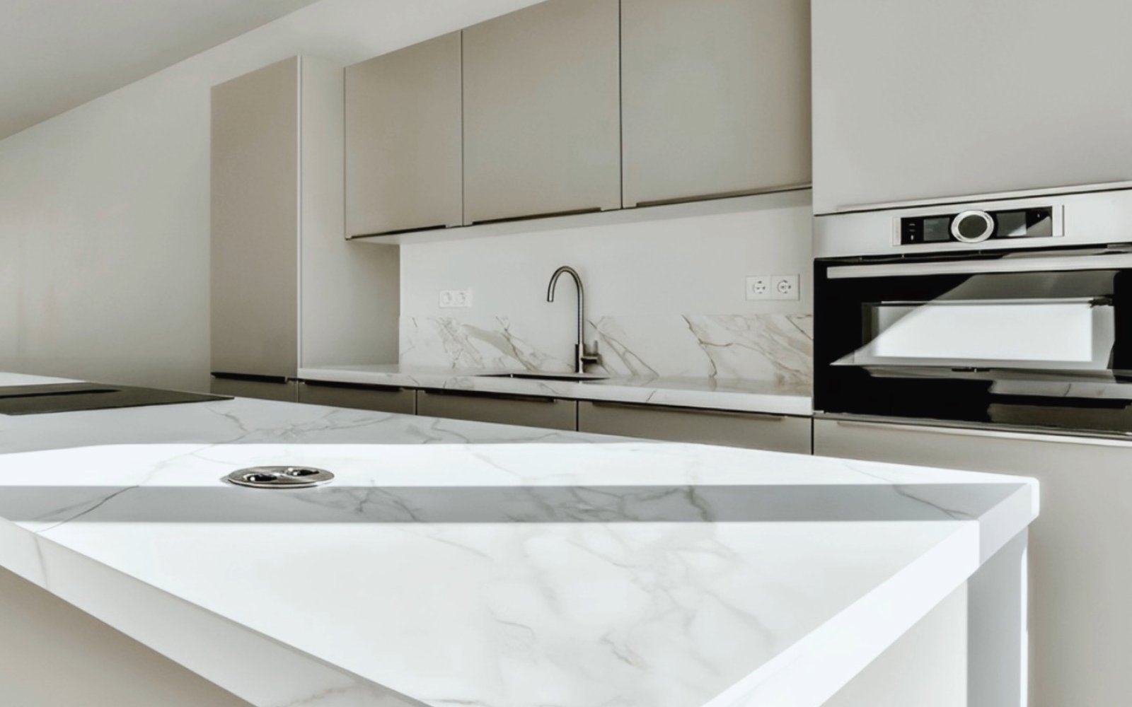 Marble kitchen island countertop in Los Angeles